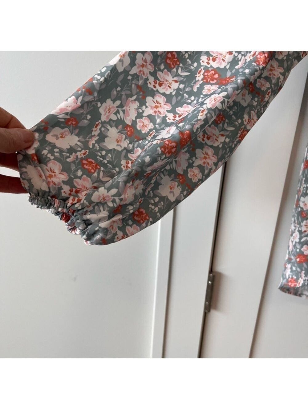 Floral V-Neck Blouse - Picture 5 of 8